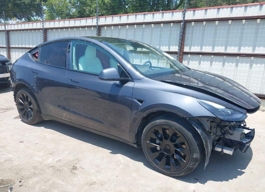 2022 Tesla Model Y LONG RANGE DUAL MOTOR ALL-WHEEL DRIVE (VIN 7SAYGAEE7NF538117) main photo