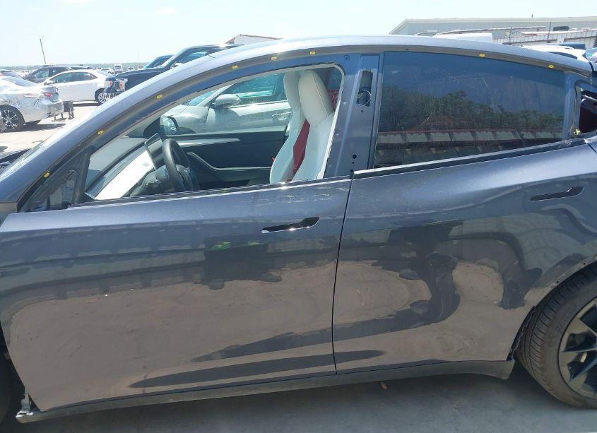 Photo 15 of 2022 Tesla Model Y LONG RANGE DUAL MOTOR ALL-WHEEL DRIVE (VIN 7SAYGAEE7NF538117)