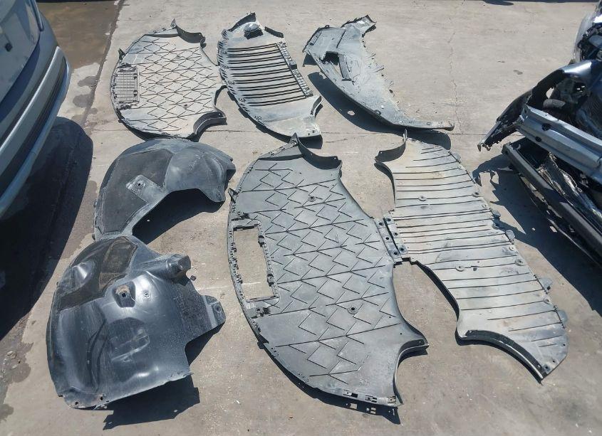 Photo 20 of 2022 Tesla Model Y LONG RANGE DUAL MOTOR ALL-WHEEL DRIVE (VIN 7SAYGAEE7NF538117)