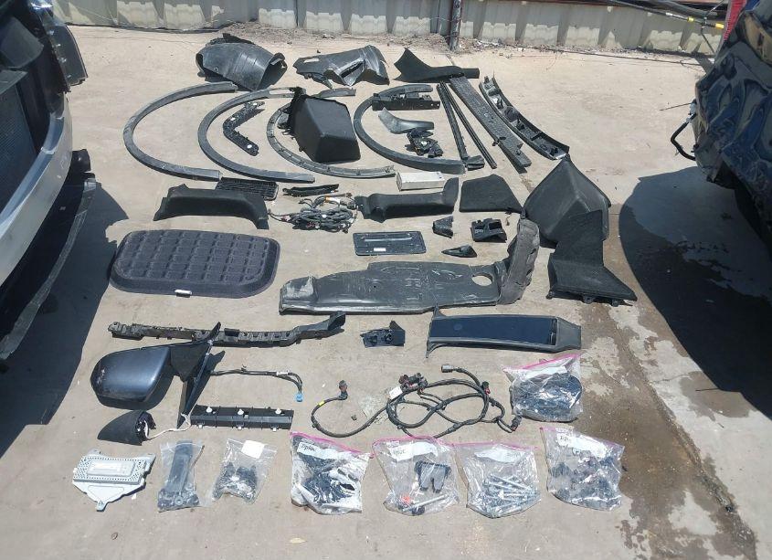 Photo 21 of 2022 Tesla Model Y LONG RANGE DUAL MOTOR ALL-WHEEL DRIVE (VIN 7SAYGAEE7NF538117)