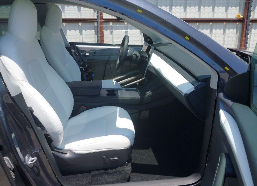 Photo 5 of 2022 Tesla Model Y LONG RANGE DUAL MOTOR ALL-WHEEL DRIVE (VIN 7SAYGAEE7NF538117)