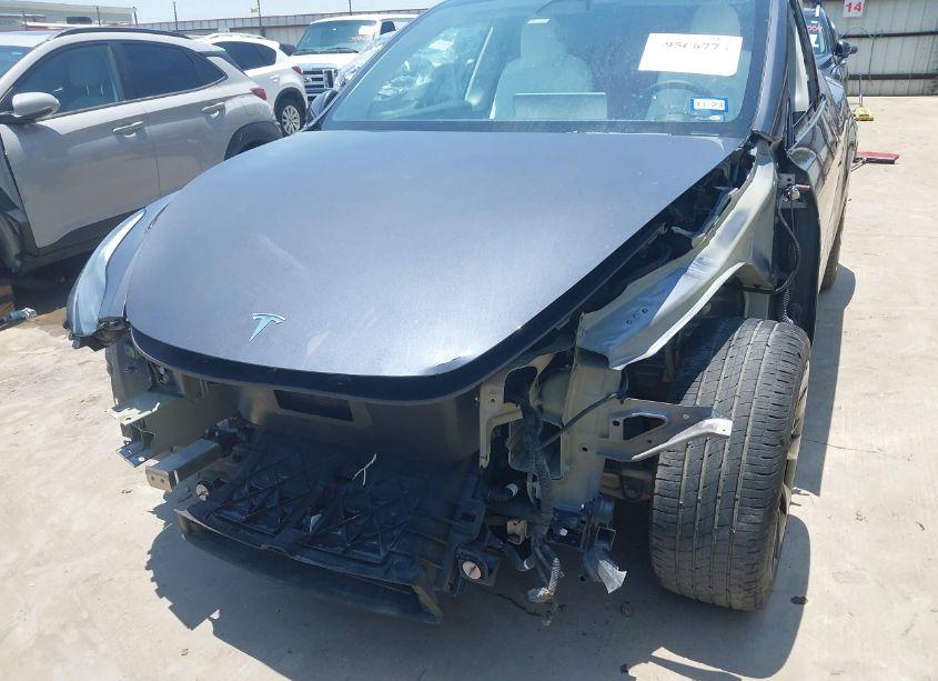 Photo 6 of 2022 Tesla Model Y LONG RANGE DUAL MOTOR ALL-WHEEL DRIVE (VIN 7SAYGAEE7NF538117)