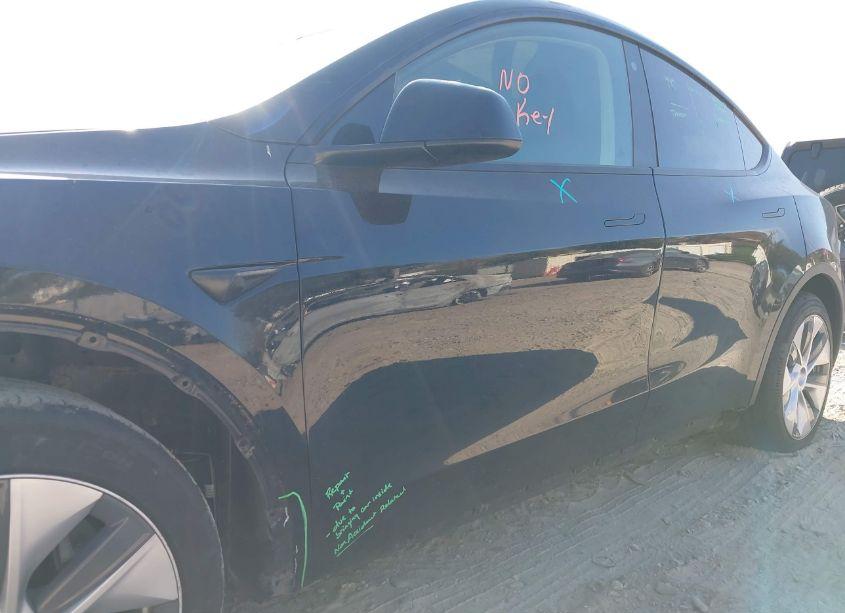 Photo 11 of 2023 Tesla Model Y AWD/LONG RANGE DUAL MOTOR ALL-WHEEL DRIVE (VIN 7SAYGAEE7PF613000)