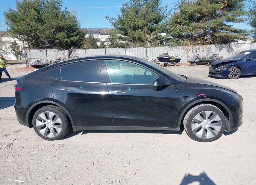 Photo 13 of 2023 Tesla Model Y AWD/LONG RANGE DUAL MOTOR ALL-WHEEL DRIVE (VIN 7SAYGAEE7PF613000)