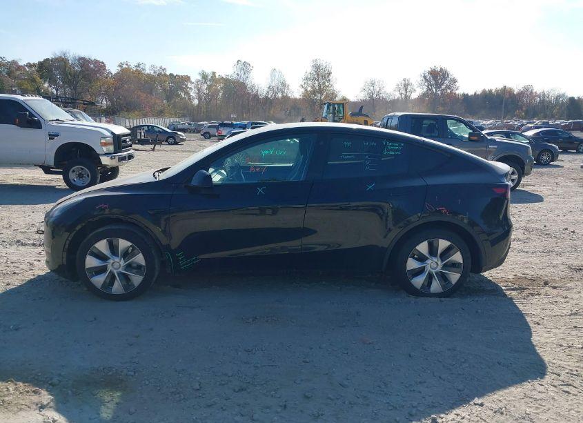 Photo 14 of 2023 Tesla Model Y AWD/LONG RANGE DUAL MOTOR ALL-WHEEL DRIVE (VIN 7SAYGAEE7PF613000)