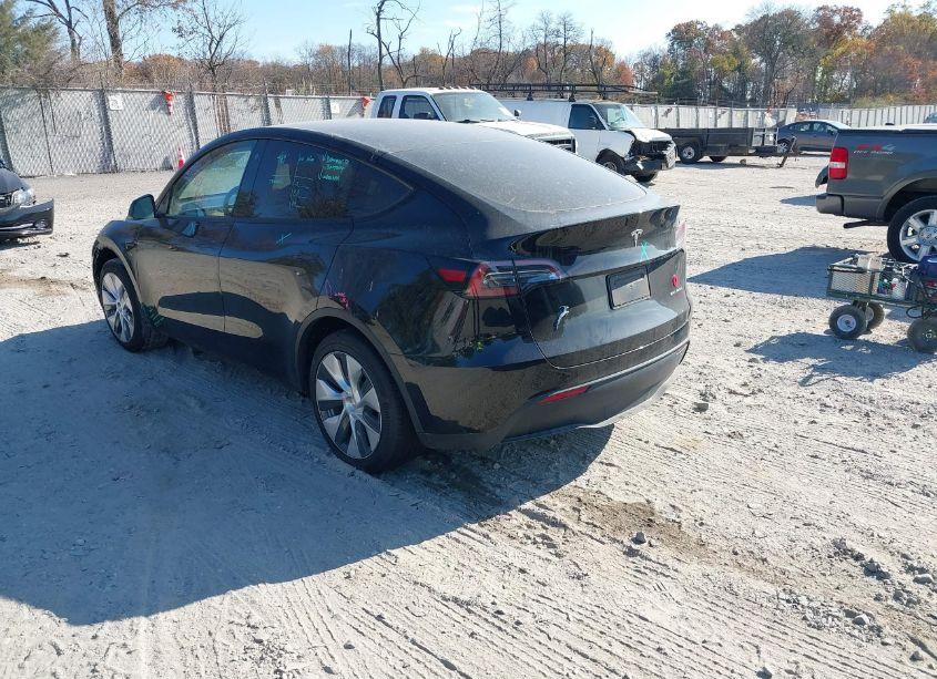 Photo 3 of 2023 Tesla Model Y AWD/LONG RANGE DUAL MOTOR ALL-WHEEL DRIVE (VIN 7SAYGAEE7PF613000)