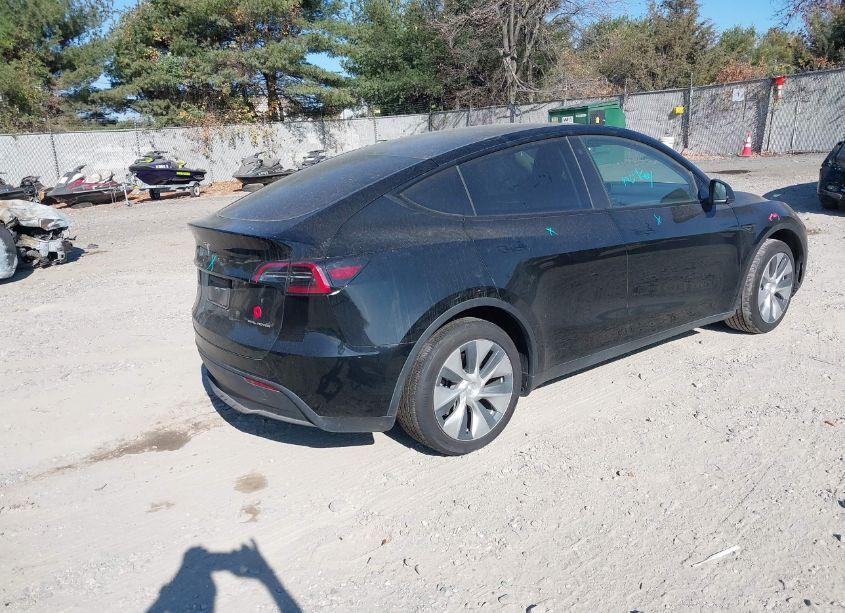 Photo 4 of 2023 Tesla Model Y AWD/LONG RANGE DUAL MOTOR ALL-WHEEL DRIVE (VIN 7SAYGAEE7PF613000)