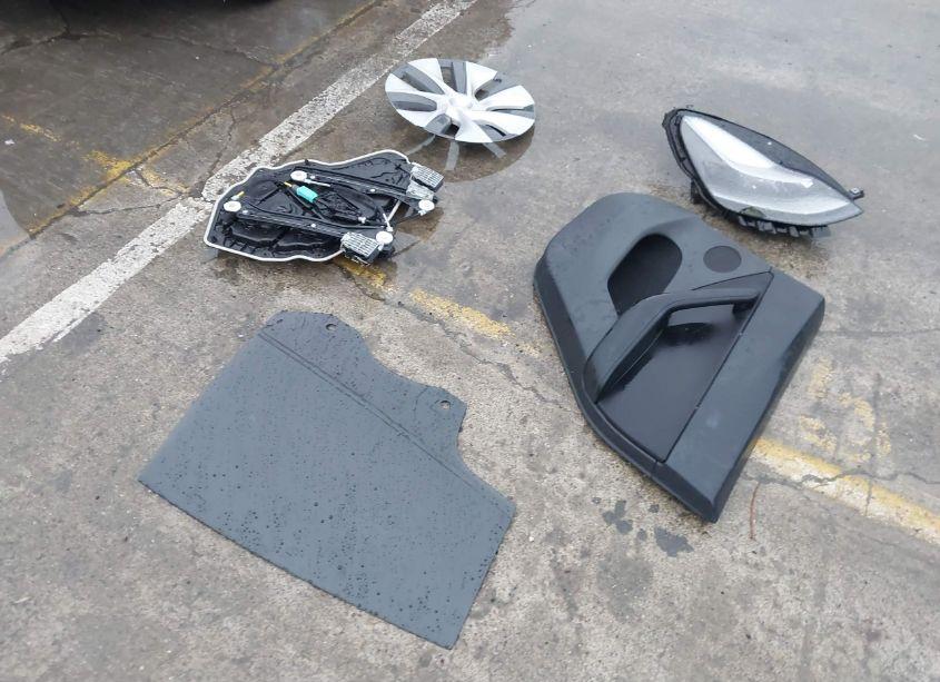 Photo 12 of 2023 Tesla Model Y AWD/LONG RANGE DUAL MOTOR ALL-WHEEL DRIVE (VIN 7SAYGAEE7PF623932)