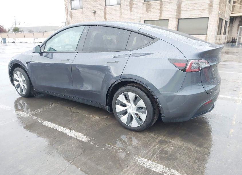 Photo 3 of 2023 Tesla Model Y AWD/LONG RANGE DUAL MOTOR ALL-WHEEL DRIVE (VIN 7SAYGAEE7PF623932)