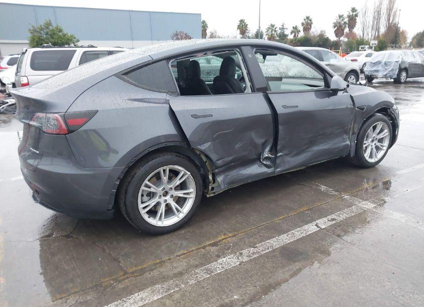 Photo 4 of 2023 Tesla Model Y AWD/LONG RANGE DUAL MOTOR ALL-WHEEL DRIVE (VIN 7SAYGAEE7PF623932)