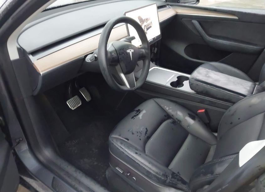 Photo 5 of 2023 Tesla Model Y AWD/LONG RANGE DUAL MOTOR ALL-WHEEL DRIVE (VIN 7SAYGAEE7PF623932)