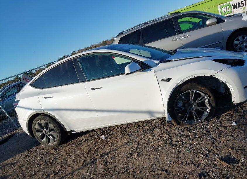 Photo 12 of 2024 Tesla Model Y LONG RANGE DUAL MOTOR ALL-WHEEL DRIVE (VIN 7SAYGAEE7RF114717)