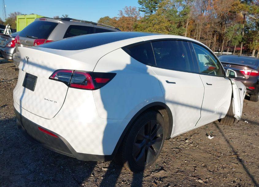 Photo 4 of 2024 Tesla Model Y LONG RANGE DUAL MOTOR ALL-WHEEL DRIVE (VIN 7SAYGAEE7RF114717)