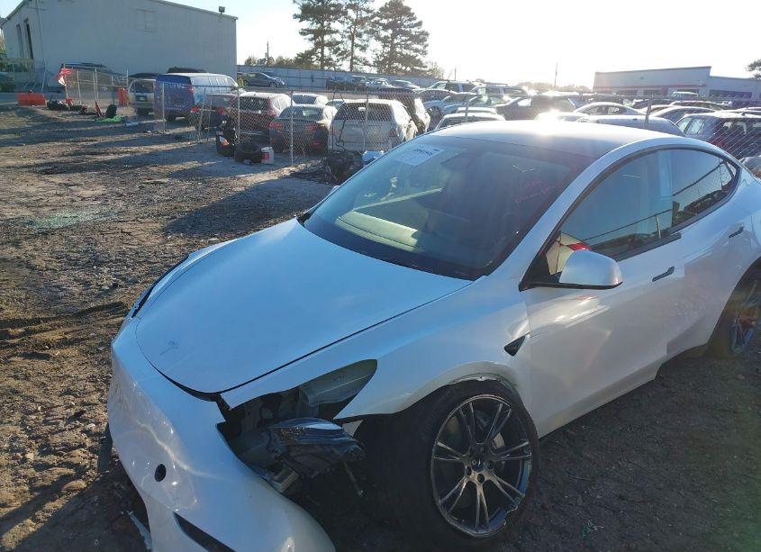 Photo 6 of 2024 Tesla Model Y LONG RANGE DUAL MOTOR ALL-WHEEL DRIVE (VIN 7SAYGAEE7RF114717)