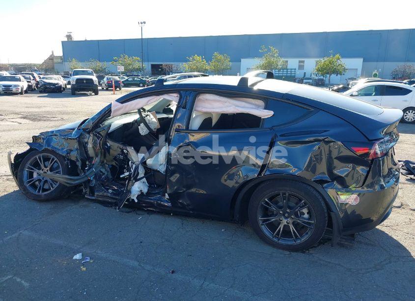 Photo 13 of 2024 Tesla Model Y LONG RANGE DUAL MOTOR ALL-WHEEL DRIVE (VIN 7SAYGAEE7RF126351)