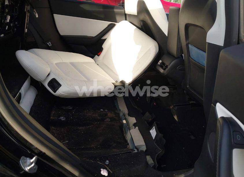 Photo 8 of 2022 Tesla Model Y LONG RANGE DUAL MOTOR ALL-WHEEL DRIVE (VIN 7SAYGAEE8NF428841)