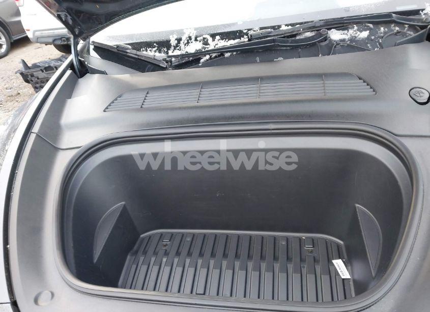 Photo 10 of 2022 Tesla Model Y LONG RANGE DUAL MOTOR ALL-WHEEL DRIVE (VIN 7SAYGAEE8NF531189)