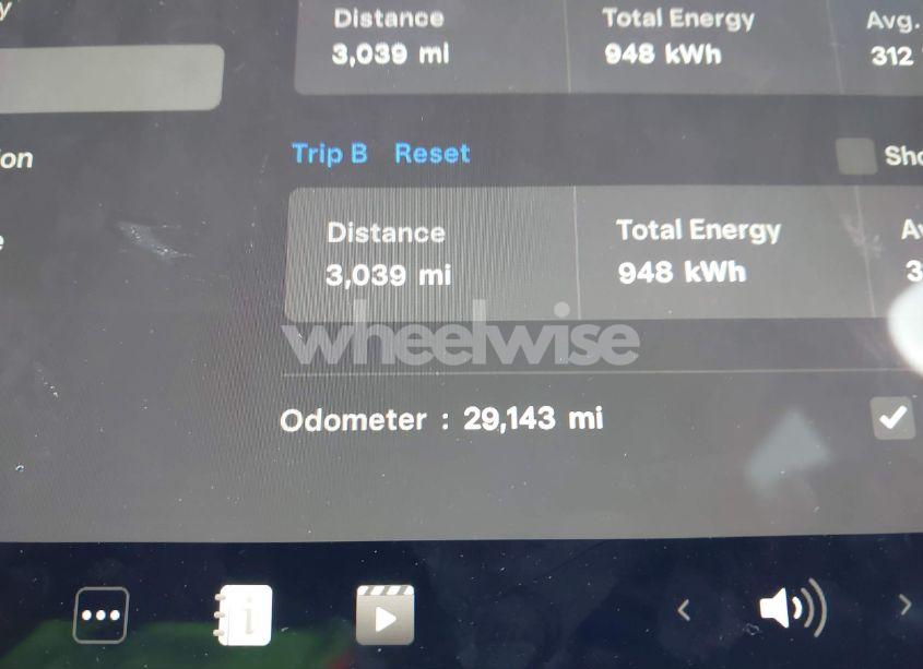 Photo 16 of 2022 Tesla Model Y LONG RANGE DUAL MOTOR ALL-WHEEL DRIVE (VIN 7SAYGAEE8NF531189)