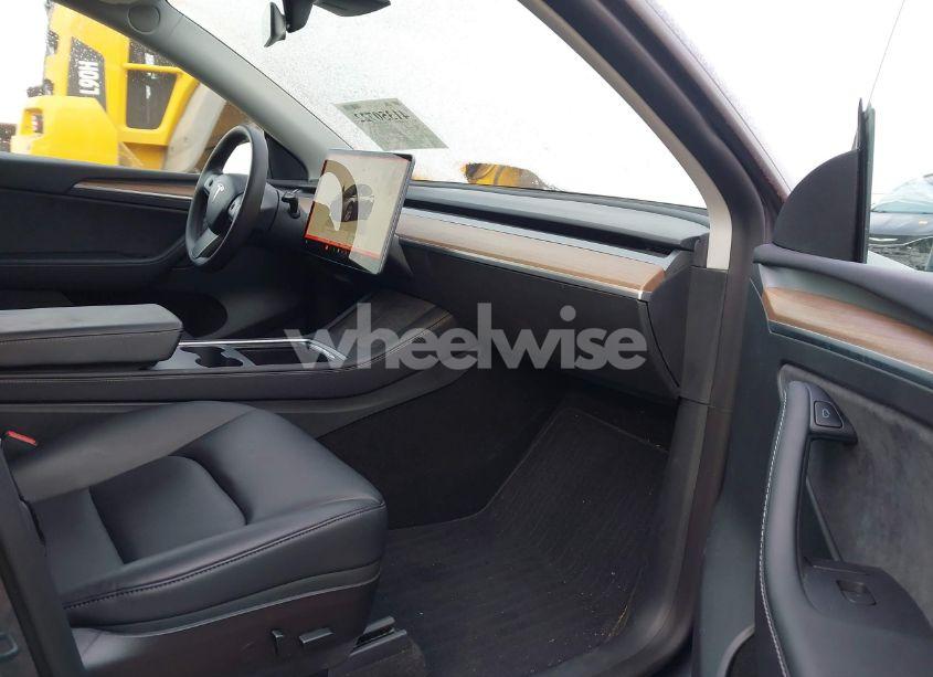 Photo 5 of 2022 Tesla Model Y LONG RANGE DUAL MOTOR ALL-WHEEL DRIVE (VIN 7SAYGAEE8NF531189)