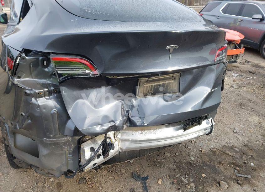 Photo 6 of 2022 Tesla Model Y LONG RANGE DUAL MOTOR ALL-WHEEL DRIVE (VIN 7SAYGAEE8NF531189)