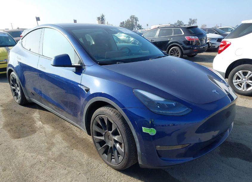 2022 Tesla Model Y LONG RANGE DUAL MOTOR ALL-WHEEL DRIVE (VIN 7SAYGAEE8NF547022) main photo