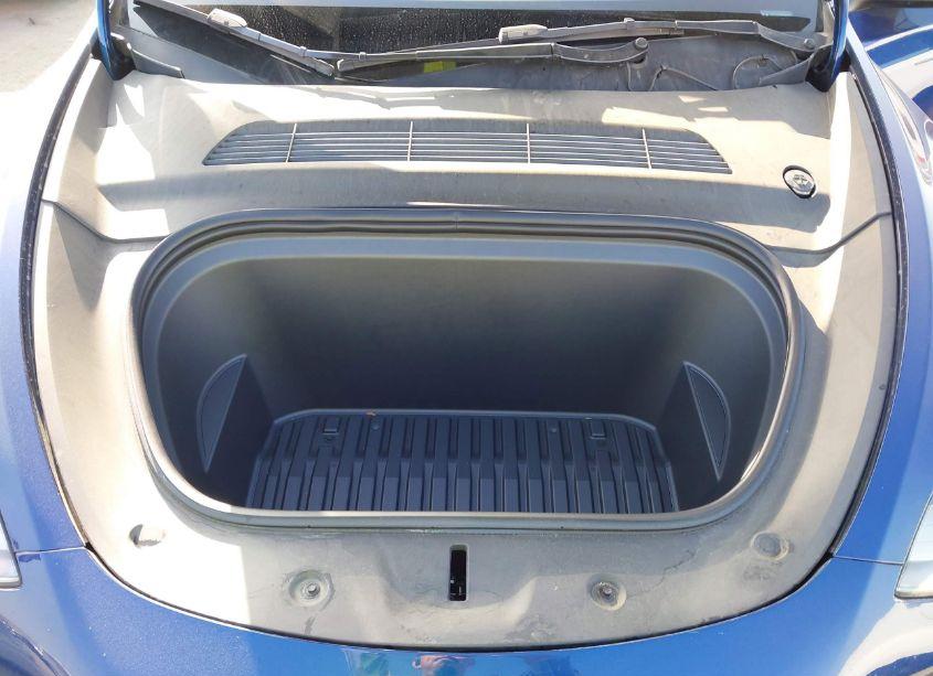 Photo 10 of 2022 Tesla Model Y LONG RANGE DUAL MOTOR ALL-WHEEL DRIVE (VIN 7SAYGAEE8NF547022)