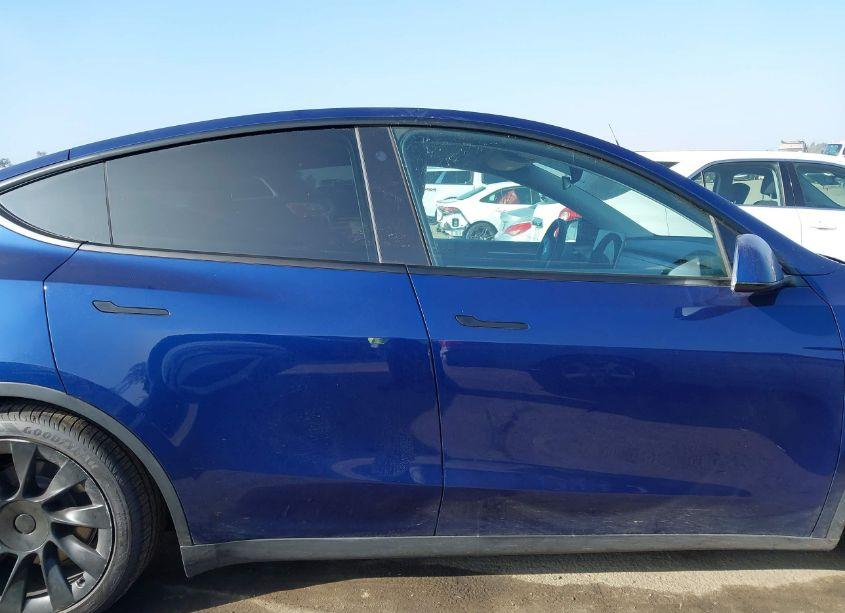 Photo 13 of 2022 Tesla Model Y LONG RANGE DUAL MOTOR ALL-WHEEL DRIVE (VIN 7SAYGAEE8NF547022)