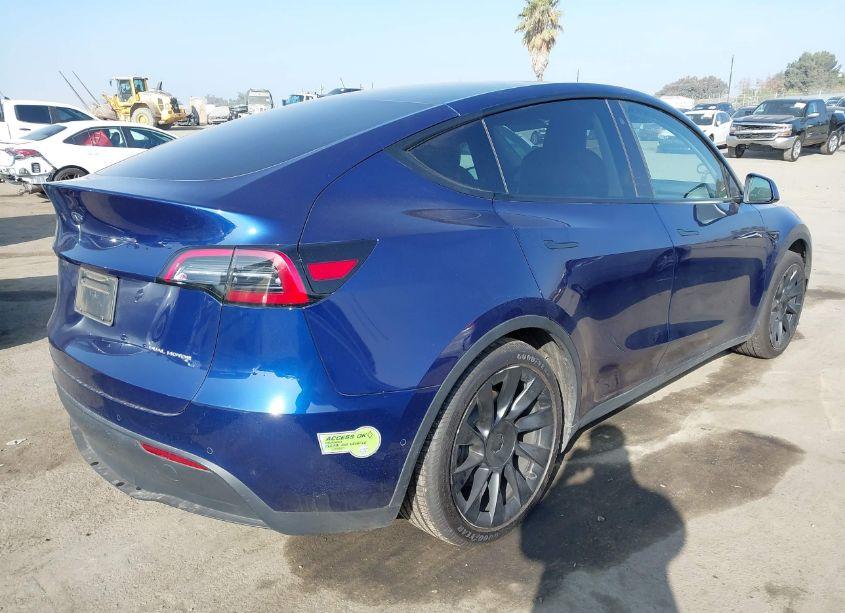 Photo 4 of 2022 Tesla Model Y LONG RANGE DUAL MOTOR ALL-WHEEL DRIVE (VIN 7SAYGAEE8NF547022)