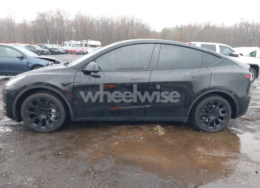 Photo 13 of 2023 Tesla Model Y AWD/LONG RANGE DUAL MOTOR ALL-WHEEL DRIVE (VIN 7SAYGAEE8PF610509)