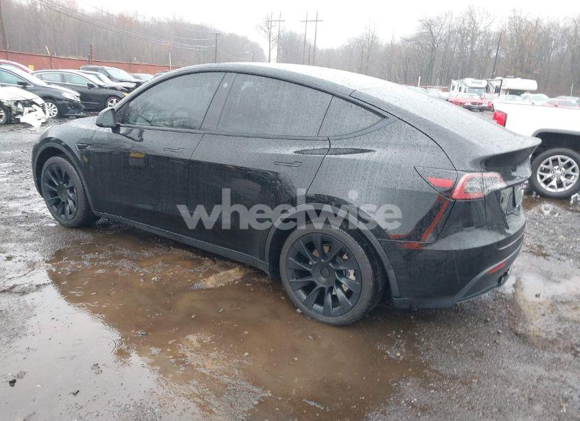 Photo 3 of 2023 Tesla Model Y AWD/LONG RANGE DUAL MOTOR ALL-WHEEL DRIVE (VIN 7SAYGAEE8PF610509)