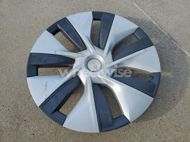 Photo 4 of 2023 TESLA MODEL Y (VIN 7SAYGAEE8PF894014)