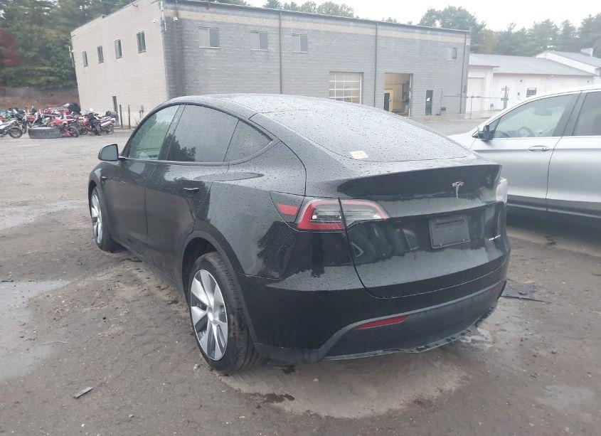 Photo 3 of 2023 Tesla Model Y AWD/LONG RANGE DUAL MOTOR ALL-WHEEL DRIVE (VIN 7SAYGAEE8PF918764)