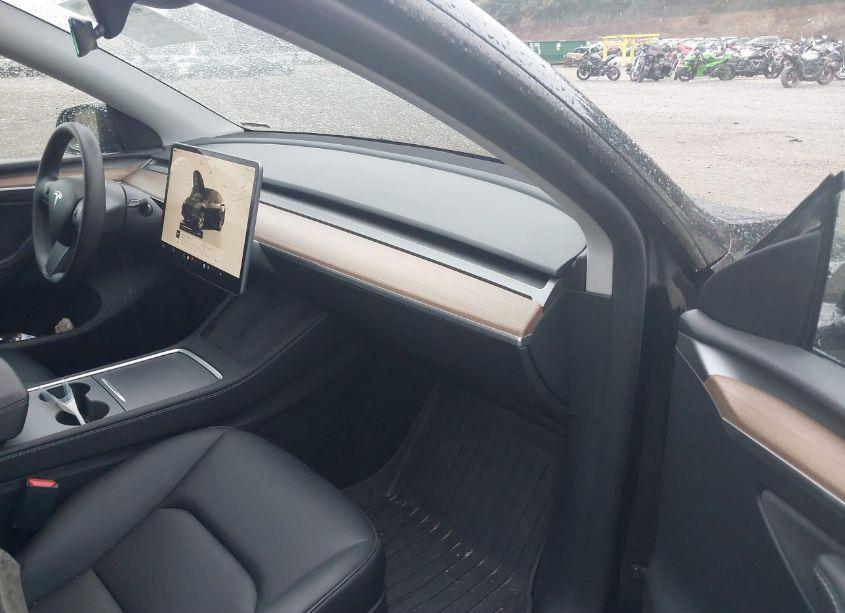 Photo 5 of 2023 Tesla Model Y AWD/LONG RANGE DUAL MOTOR ALL-WHEEL DRIVE (VIN 7SAYGAEE8PF918764)