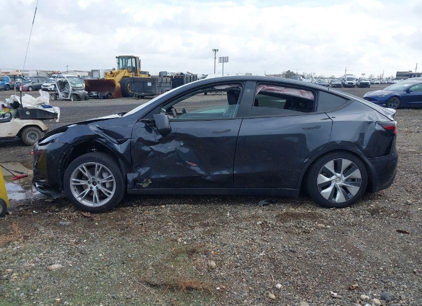 Photo 15 of 2024 Tesla Model Y LONG RANGE DUAL MOTOR ALL-WHEEL DRIVE (VIN 7SAYGAEE8RF069271)