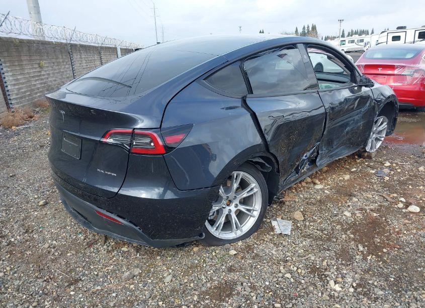 Photo 4 of 2024 Tesla Model Y LONG RANGE DUAL MOTOR ALL-WHEEL DRIVE (VIN 7SAYGAEE8RF069271)