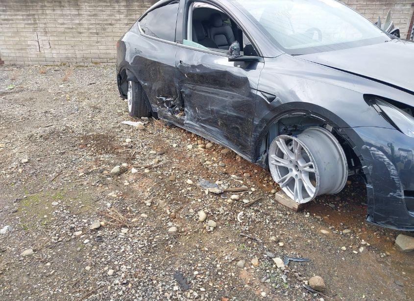 Photo 6 of 2024 Tesla Model Y LONG RANGE DUAL MOTOR ALL-WHEEL DRIVE (VIN 7SAYGAEE8RF069271)