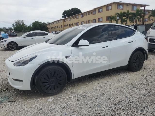 Photo 2 of 2024 TESLA MODEL Y (VIN 7SAYGAEE8RF102690)