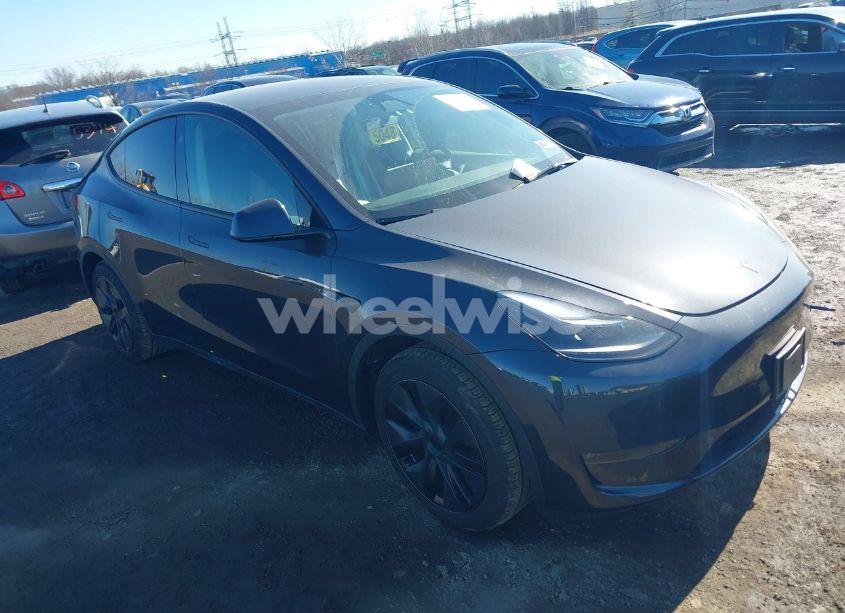 2024 Tesla Model Y LONG RANGE DUAL MOTOR ALL-WHEEL DRIVE (VIN 7SAYGAEE8RF111809) main photo