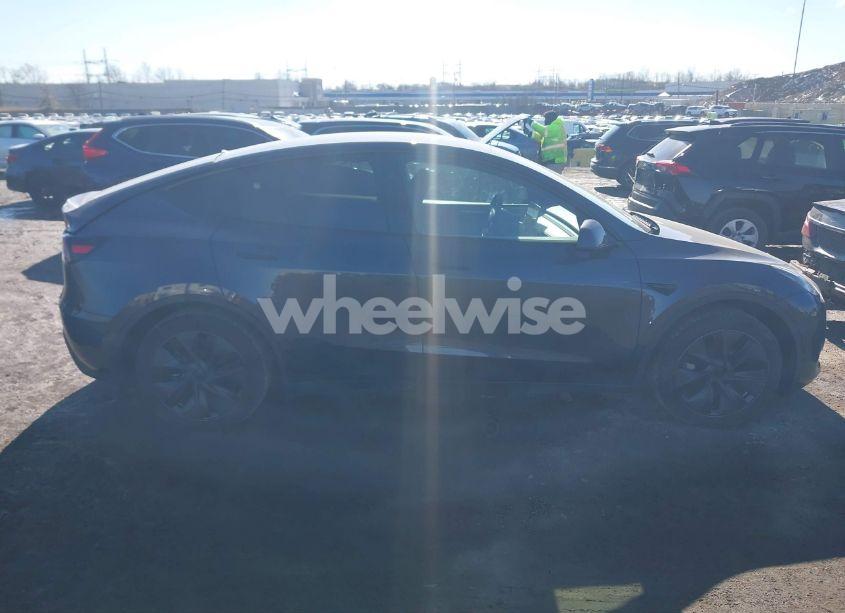 Photo 13 of 2024 Tesla Model Y LONG RANGE DUAL MOTOR ALL-WHEEL DRIVE (VIN 7SAYGAEE8RF111809)