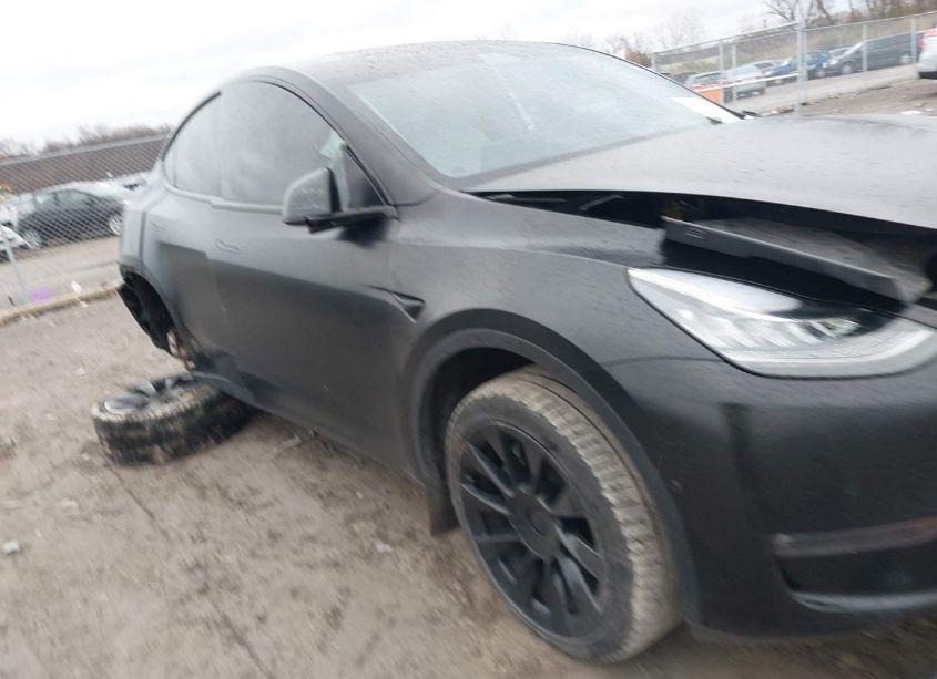 Photo 13 of 2022 Tesla Model Y LONG RANGE DUAL MOTOR ALL-WHEEL DRIVE (VIN 7SAYGAEE9NF312886)