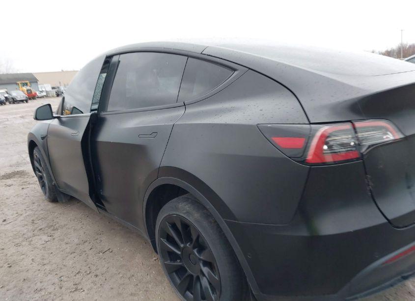 Photo 14 of 2022 Tesla Model Y LONG RANGE DUAL MOTOR ALL-WHEEL DRIVE (VIN 7SAYGAEE9NF312886)