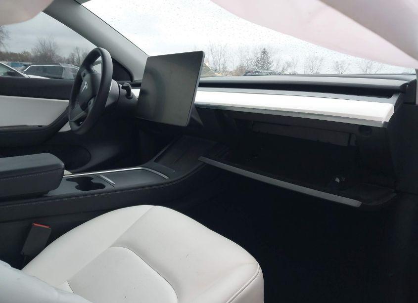 Photo 5 of 2022 Tesla Model Y LONG RANGE DUAL MOTOR ALL-WHEEL DRIVE (VIN 7SAYGAEE9NF312886)