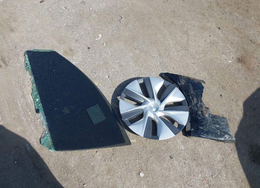 Photo 11 of 2022 Tesla Model Y LONG RANGE DUAL MOTOR ALL-WHEEL DRIVE (VIN 7SAYGAEE9NF520055)