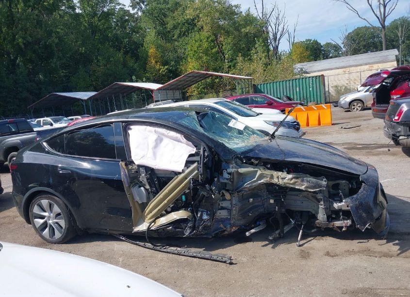 Photo 13 of 2022 Tesla Model Y LONG RANGE DUAL MOTOR ALL-WHEEL DRIVE (VIN 7SAYGAEE9NF520055)