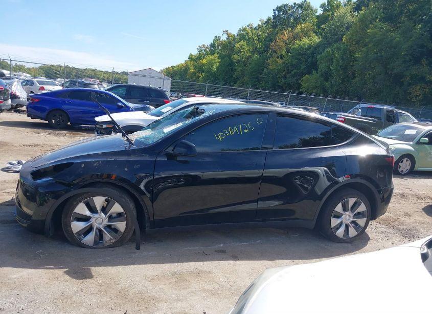 Photo 14 of 2022 Tesla Model Y LONG RANGE DUAL MOTOR ALL-WHEEL DRIVE (VIN 7SAYGAEE9NF520055)