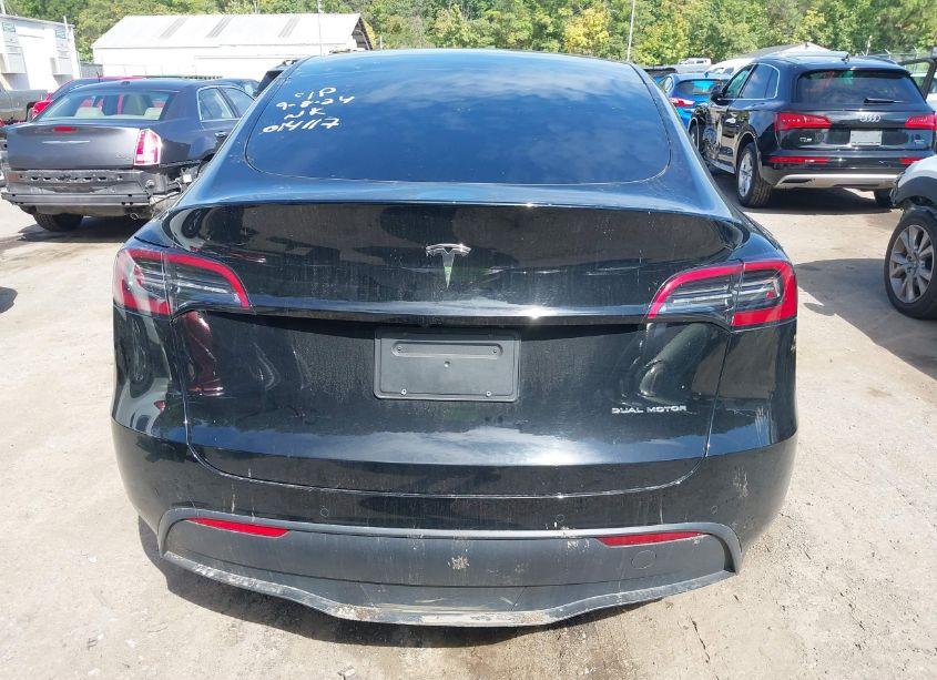 Photo 16 of 2022 Tesla Model Y LONG RANGE DUAL MOTOR ALL-WHEEL DRIVE (VIN 7SAYGAEE9NF520055)