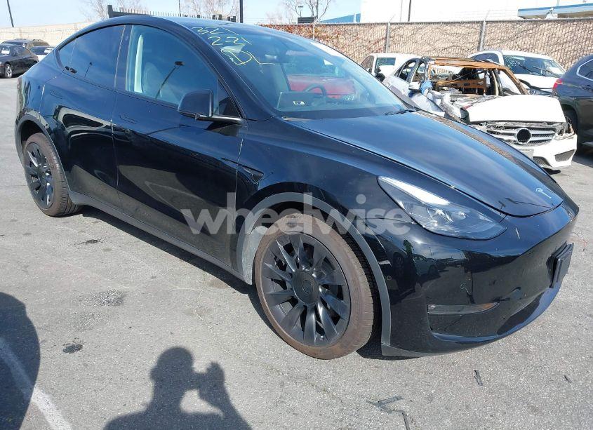 2022 Tesla Model Y LONG RANGE DUAL MOTOR ALL-WHEEL DRIVE (VIN 7SAYGAEE9NF541939) main photo