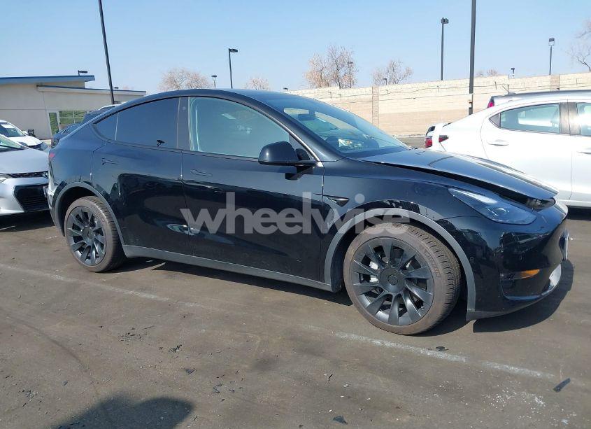 Photo 13 of 2022 Tesla Model Y LONG RANGE DUAL MOTOR ALL-WHEEL DRIVE (VIN 7SAYGAEE9NF541939)