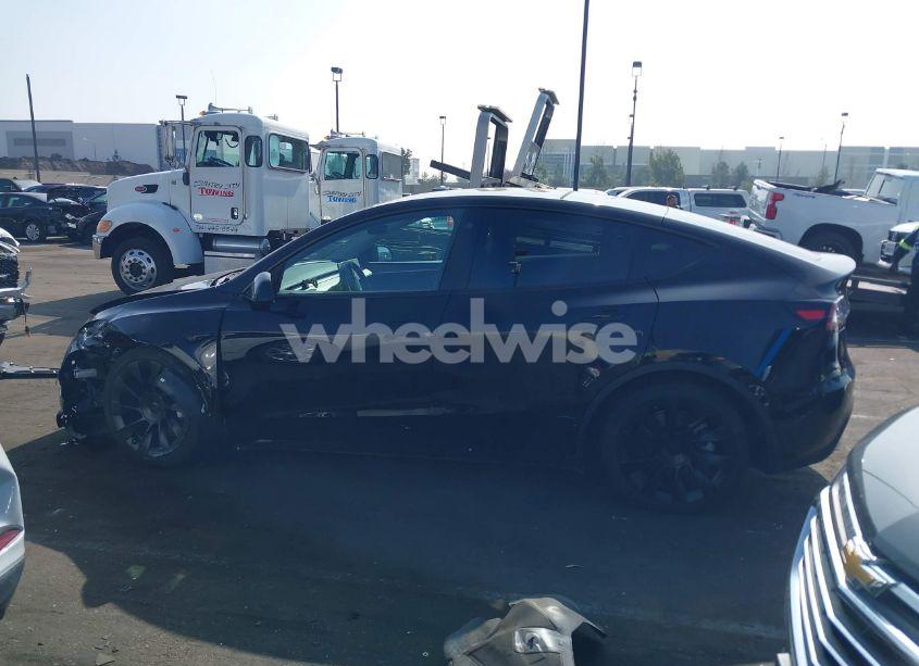 Photo 14 of 2022 Tesla Model Y LONG RANGE DUAL MOTOR ALL-WHEEL DRIVE (VIN 7SAYGAEE9NF541939)
