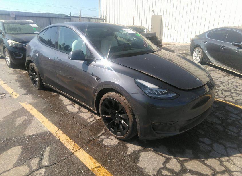 2022 Tesla Model Y LONG RANGE DUAL MOTOR ALL-WHEEL DRIVE (VIN 7SAYGAEE9NF570597) main photo
